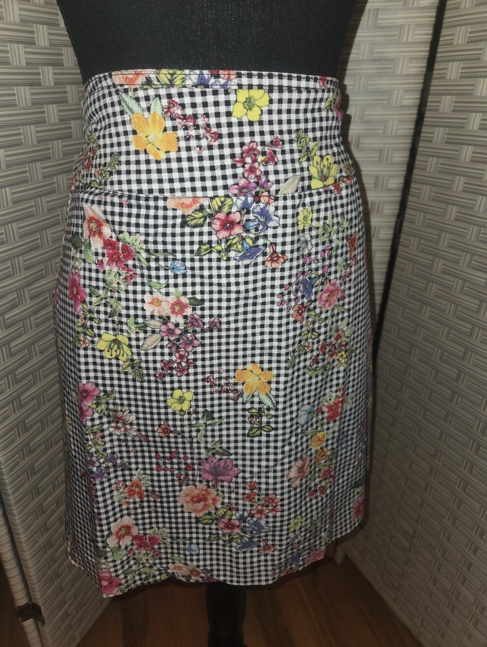 Zac & Rachel Black-and-White Gingham Pencil Skort with Multicolor Floral Print - Picture 2 of 6